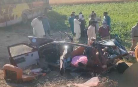 اوکاڑہ: تیز رفتار بس اور گاڑی میں تصادم، 7 افراد جاں بحق