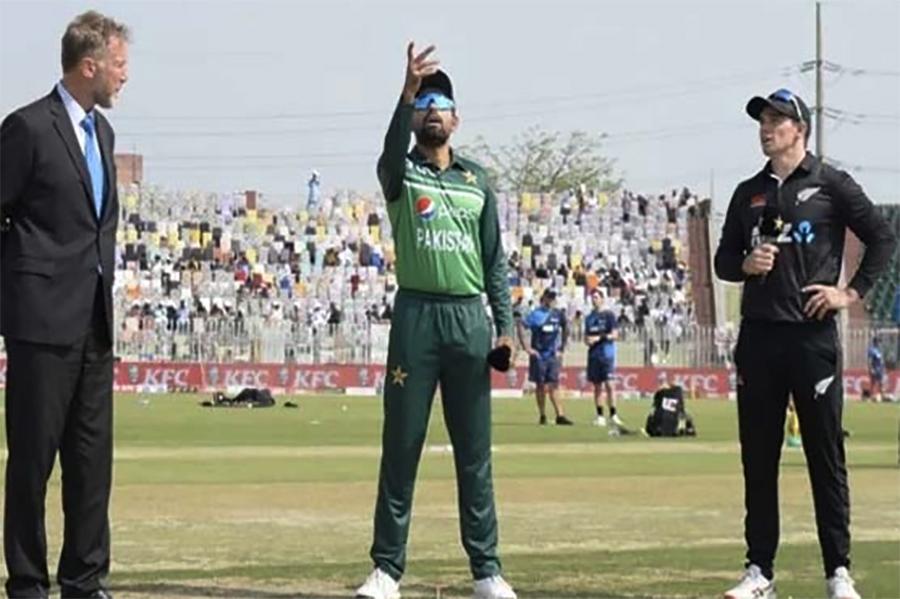 دوسرا ون ڈے: پاکستان نے ٹاس جیت لیا، نیوزی لینڈ کو بلے بازی کی دعوت