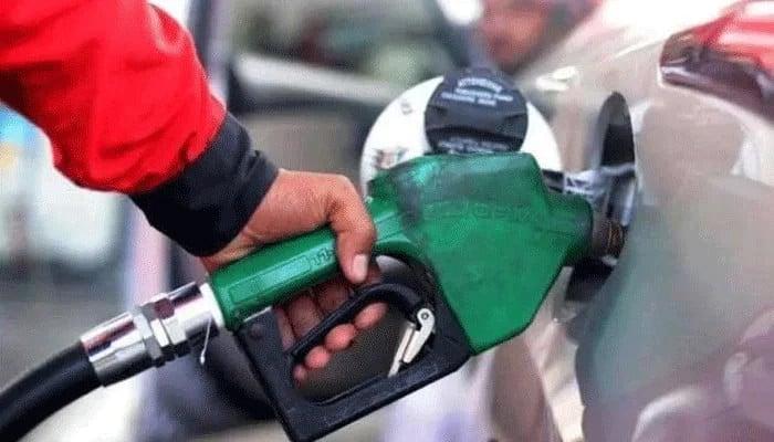 Petrol price remains unchanged, diesel reduces by Rs5