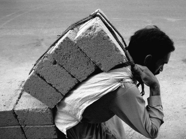 پاکستان سمیت دنیا بھر میں مزدوروں کا عالمی دن آج منایا جا رہا ہے