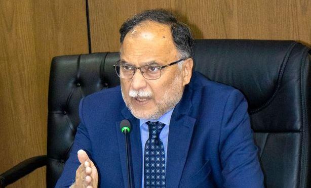 عمران خان کی فتنہ گری اور جھوٹ کی قلعی کھل کر سامنے آگئی ہے،  احسن اقبال