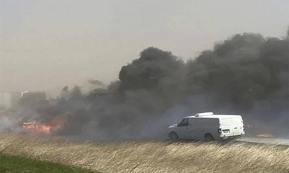 Illinois dust storm blinds drivers, 6 die in chain-reaction crashes