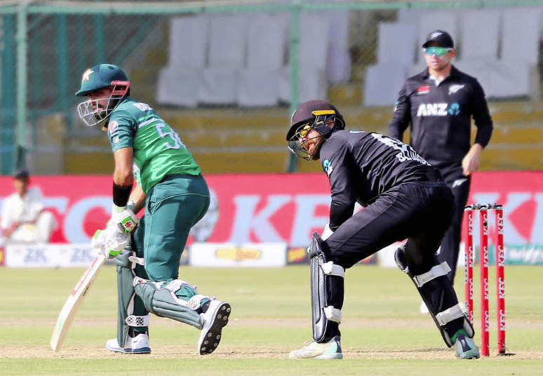 Both teams make three changes each; New Zealand ask Pakistan to bat