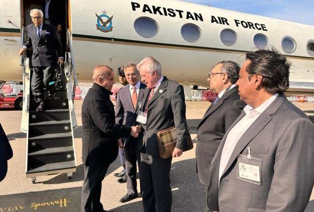 وزیراعظم محمد شہباز شریف دورہ برطانیہ پر لندن پہنچ گئے