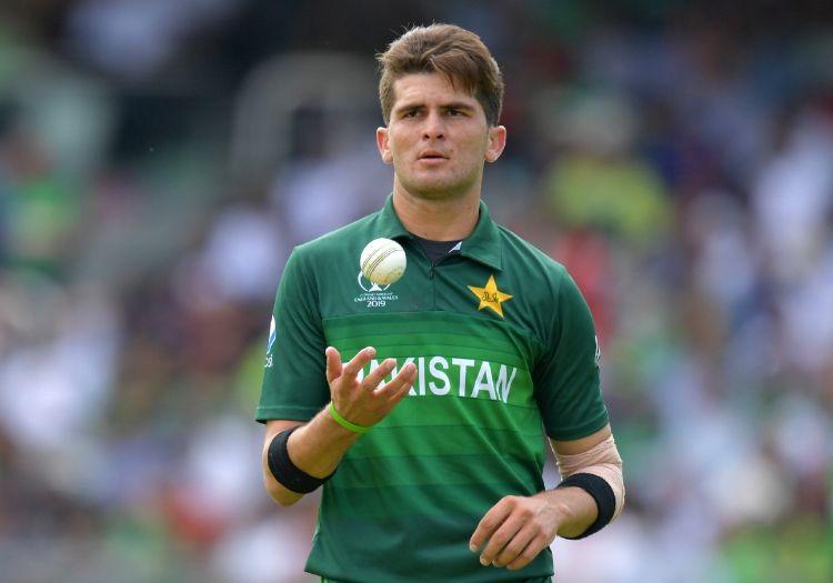 کرکٹ کے متوالے کی شاہین آفریدی سے پاک بھارت میچ کی ٹکٹ مانگنے کی ویڈیو وائرل