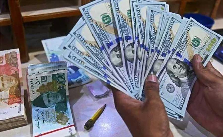 کاروباری ہفتے کا پہلا دن  ڈالر کی قدر میں اضافہ