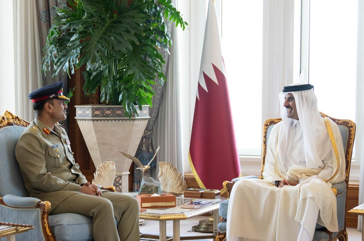 COAS meets Qatari Emir Sheikh Tamim during visit