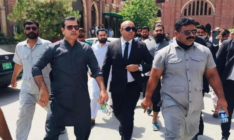 LHC suspends SHO arrested journalist Imran Riaz