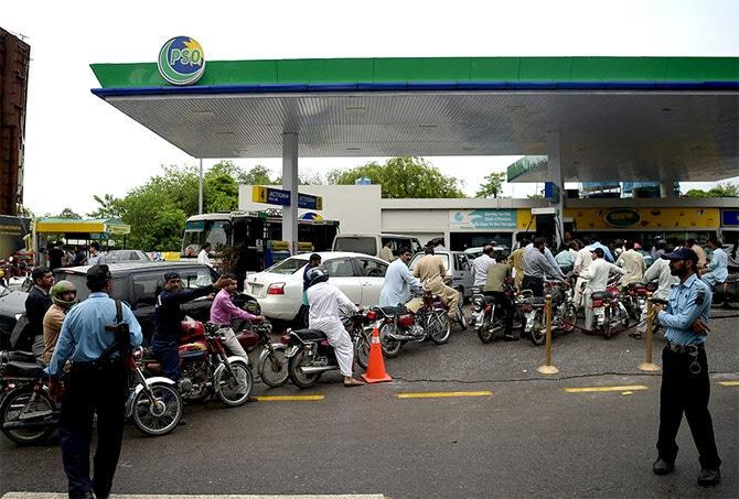 Petroleum prices likely to fall in Pakistan