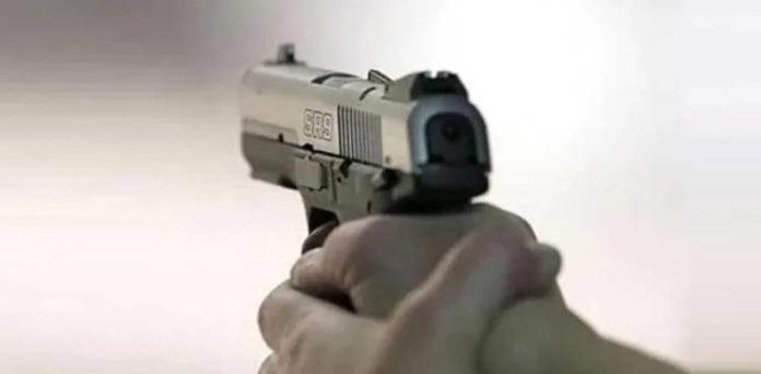 Husband shoots wife during divorce hearing in Karachi court