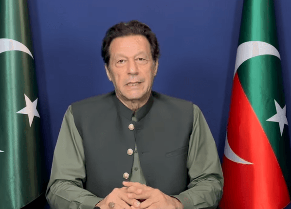 Undeterred Imran urges masses to take stand for Pakistan