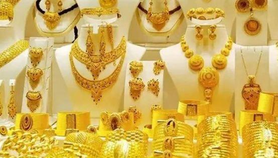 Gold price goes up to Rs4000  per tola in Pakistan