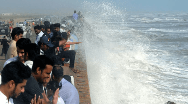 Karachi may face cyclone threat