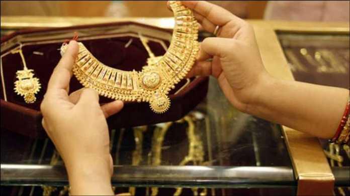 Gold prices in Pakistan rebound as rupee weakens ahead of budget