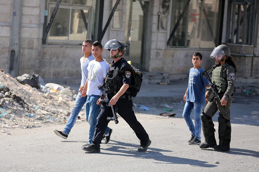 Israeli forces detains three Palestinians in West Bank