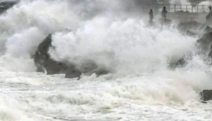 Cyclone Biparjoy: Water levels continue to rise at Keti Bandar