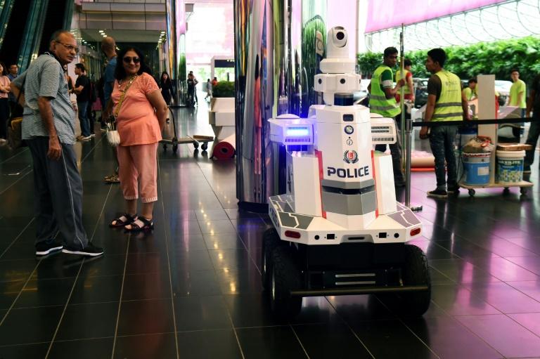 Singapore to deploy police robots for street patrolling