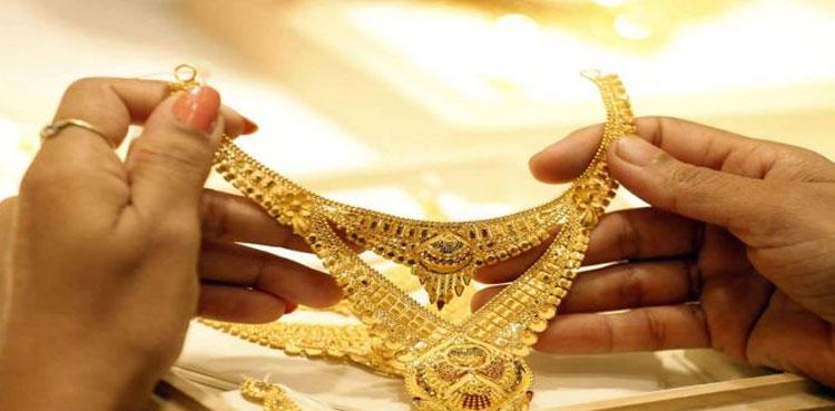 Gold prices in Pakistan witness slight decrease