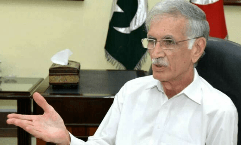 پی ٹی آئی  طرف سے پرویز خٹک کو جماعت سے علیحدگی کیلئے اکسانے پر نوٹس جاری