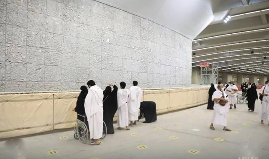 حجاج کے قافلے جمرات کی رمی کےلیے مزدلفہ سے منیٰ پہنچنے لگے