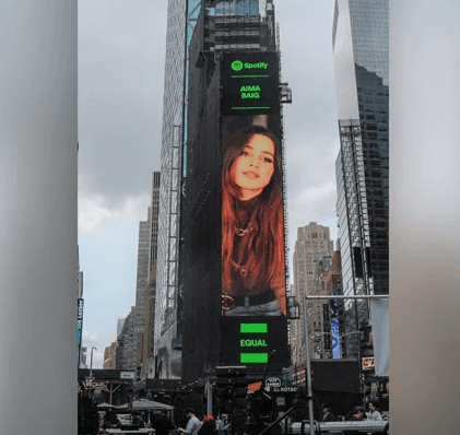 Aima Baig illuminates Times Square with Pakistani musical brilliance