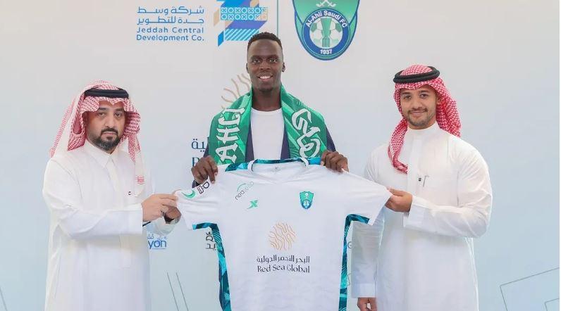 سینی گال کے گول کیپرمینڈی چیلسی کو چھوڑ کر سعودی عرب کے الاہلی کلب میں شامل