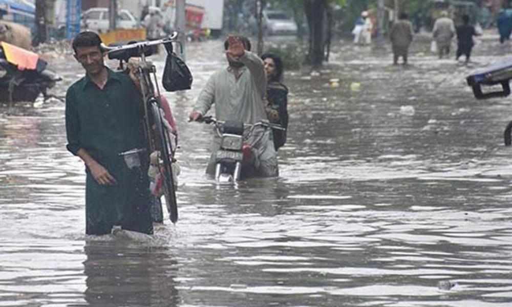 Heavy rain inundates areas of Lahore