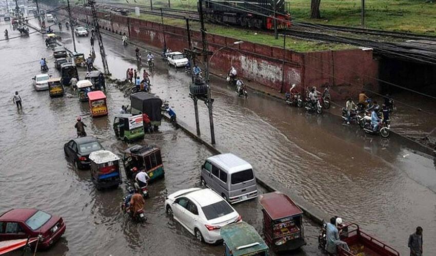 Heavy rain breaks 30-year record in Lahore