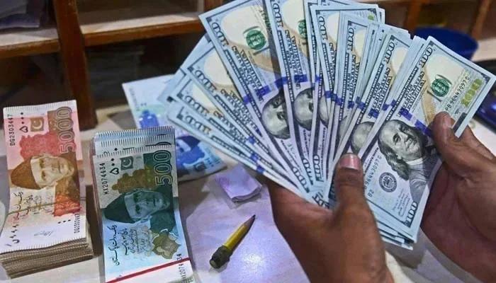 Dollar starts falling again in interbank