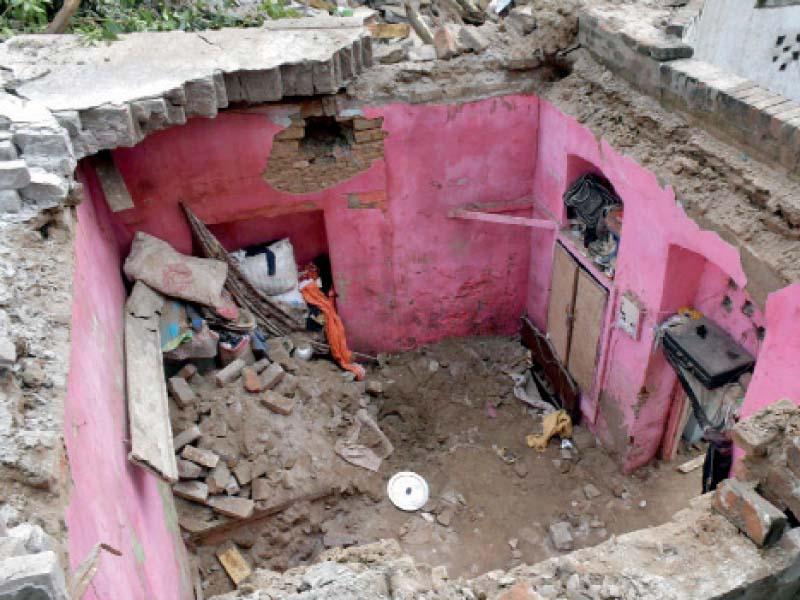 Four killed as roof collapses due to rain in Chungi Amar Sidhu