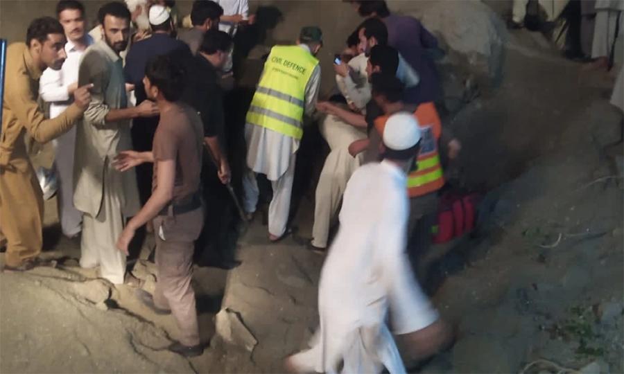 شانگلہ میں مٹی کا تودہ گرنے سے 8 بچے جاں بحق