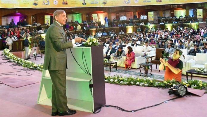 میرادل چاہتا ہے کہ ہر نوجوان کے ہاتھ میں لیپ ٹاپ دوں،شہباز شریف