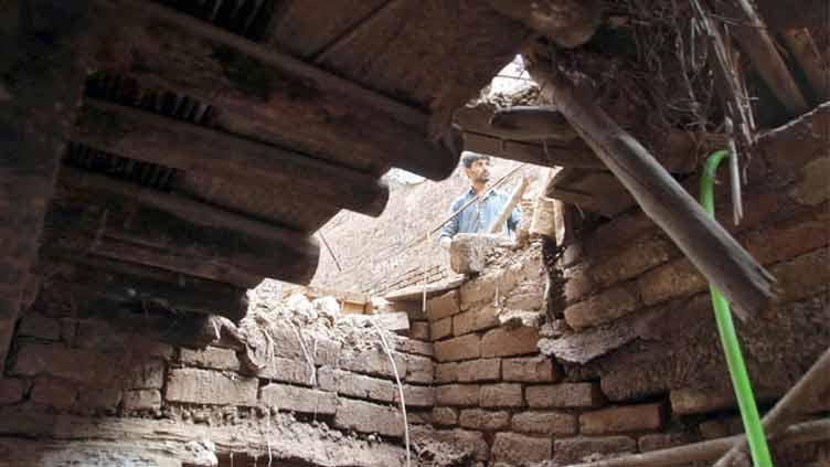 One killed, several injured as roof collapses in Lahore’s Kamahan