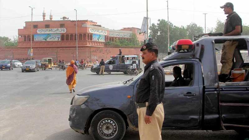 Karachi police detain three robbers involved in 100 cases