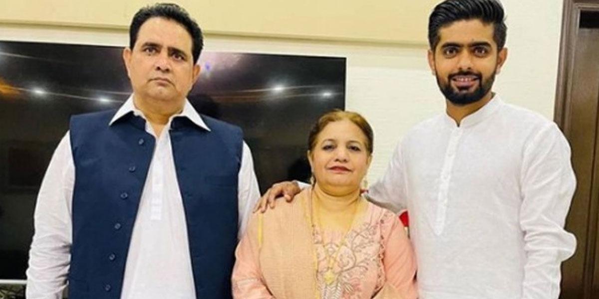 بابر اعظم کی والدہ کو صحت میں بہتری کے بعد اسپتال سے ڈسچارج کر دیا گیا