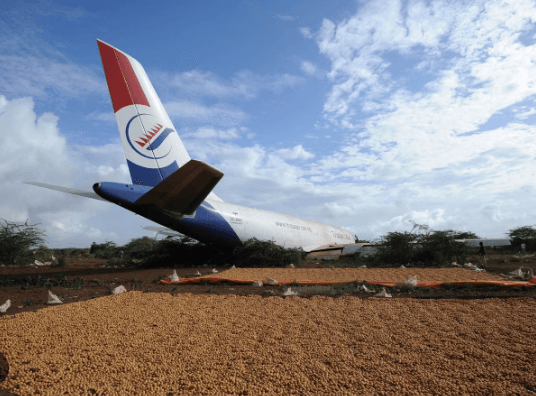 Passenger plane crashes during landing in Somalia