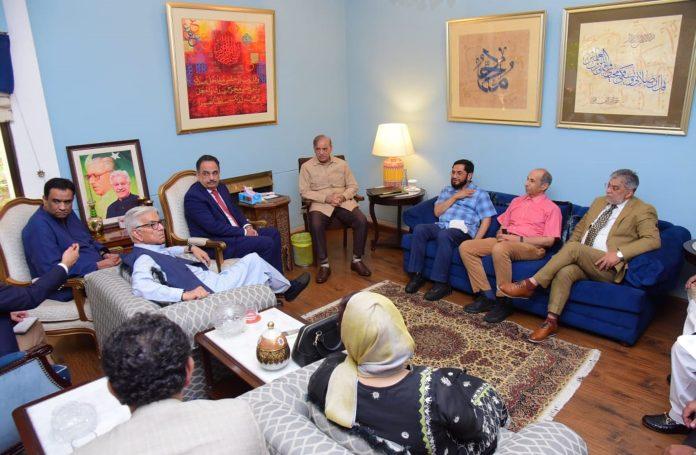 وزیر اعظم سے اراکین پارلیمنٹ اور سیالکوٹ چیمبر آف کامرس  کے وفود کی ملاقاتیں