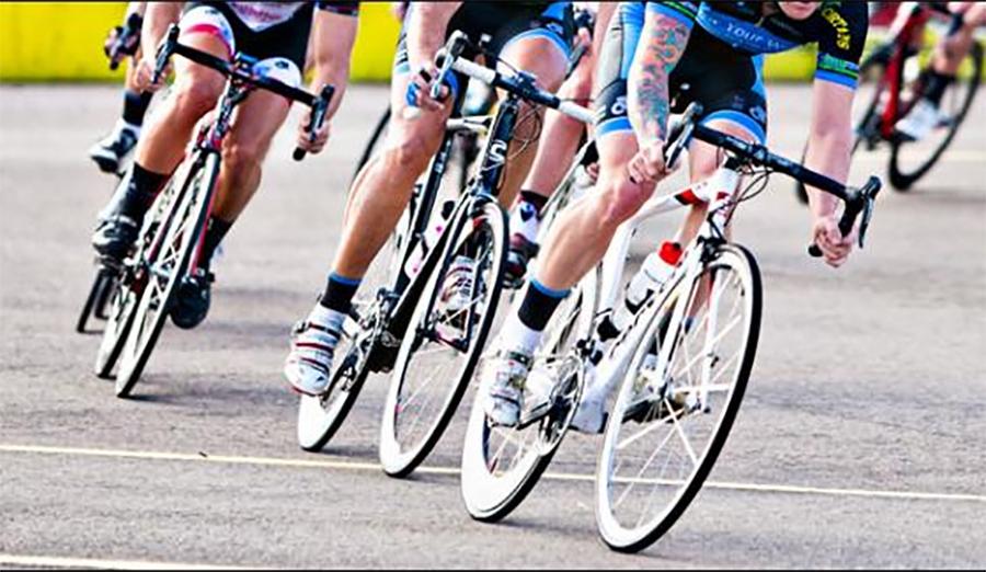 نیدرلینڈز کے سائیکلسٹ واؤٹ پوئلزنے ٹور ڈی فرانس سائیکل ریس کا 15 واں مرحلہ جیت لیا