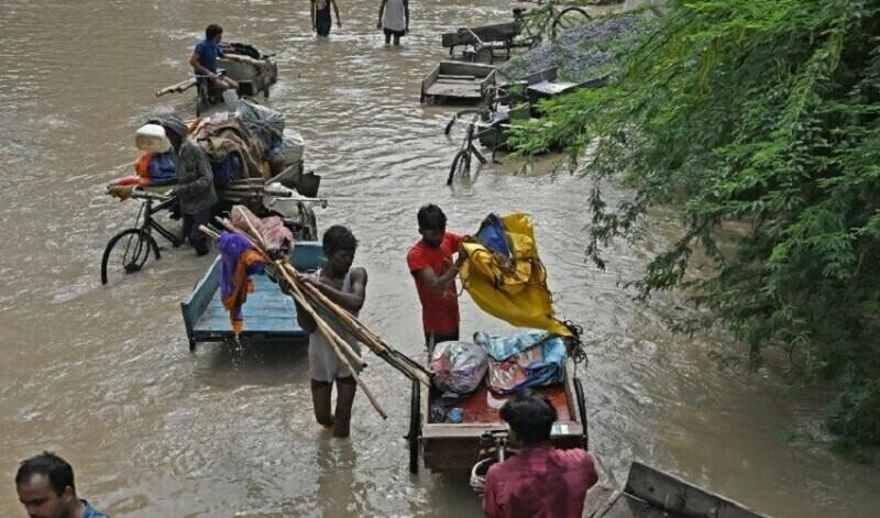 150 deaths reported as Delhi submerges by floods