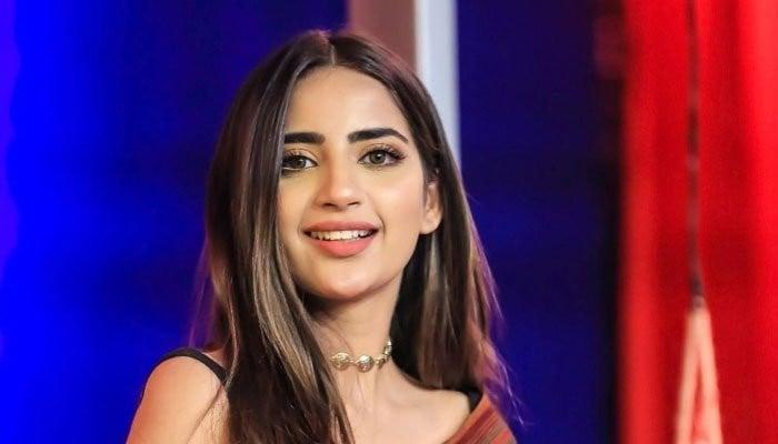 Saboor comments on acting differences with sister Sajal Aly