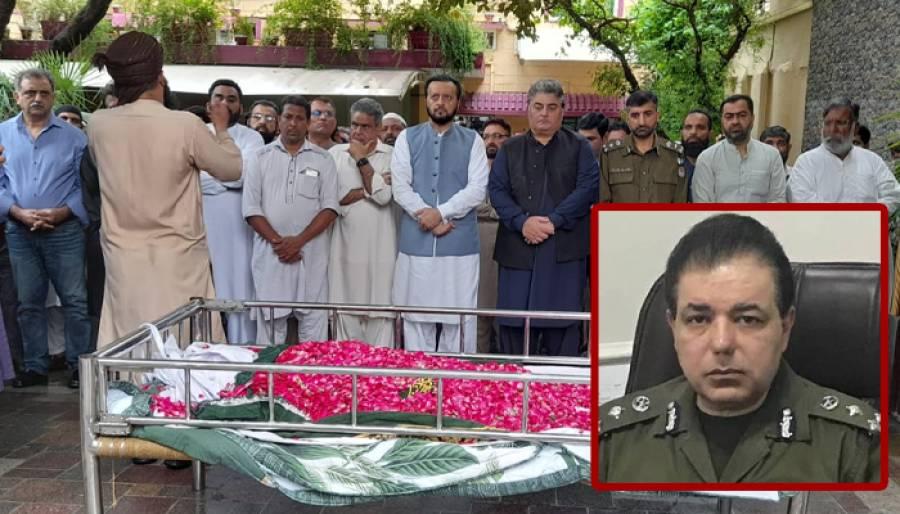 پولیس  ودیگرافسران کی موجودگی میں ڈی آئی جی شارق جمال کی نماز جنازہ ادا کر دی گئی