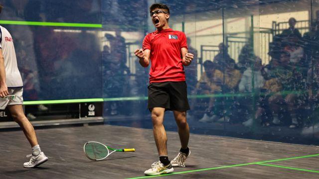 پاکستانی سکواش پلیئر حمزہ خان نے  ورلڈ جونیئر سکواش چیمپئن شپ جیت لی