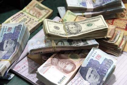 ڈالر کی قیمت میں نمایاں کمی