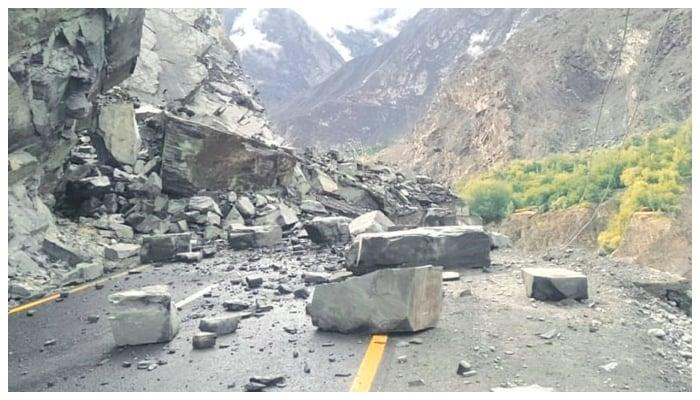 Landslide kills three people near Skardu