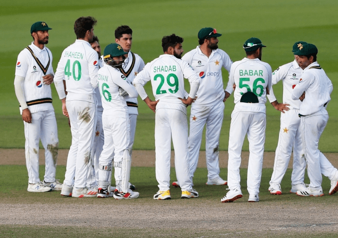 Pakistan's dominant bowling crumbles Sri Lanka for 166 runs