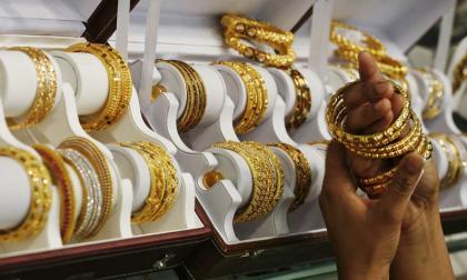 Gold price surges by Rs2,000 per tola