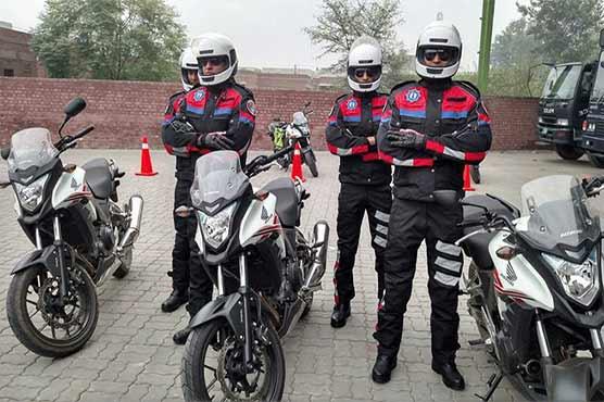 بااثر شہری   کی گاڑی روکناپولیس کو مہنگا پڑ گیا ،4پولیس اہلکار گرفتار