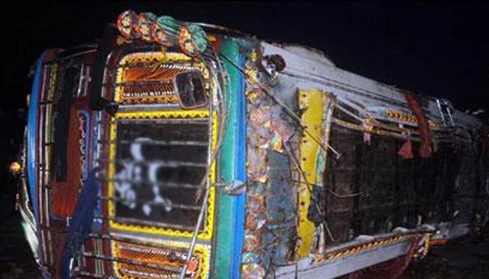 Two killed, 15 injured as Lahore-Multan bus meets accident in Faisalabad