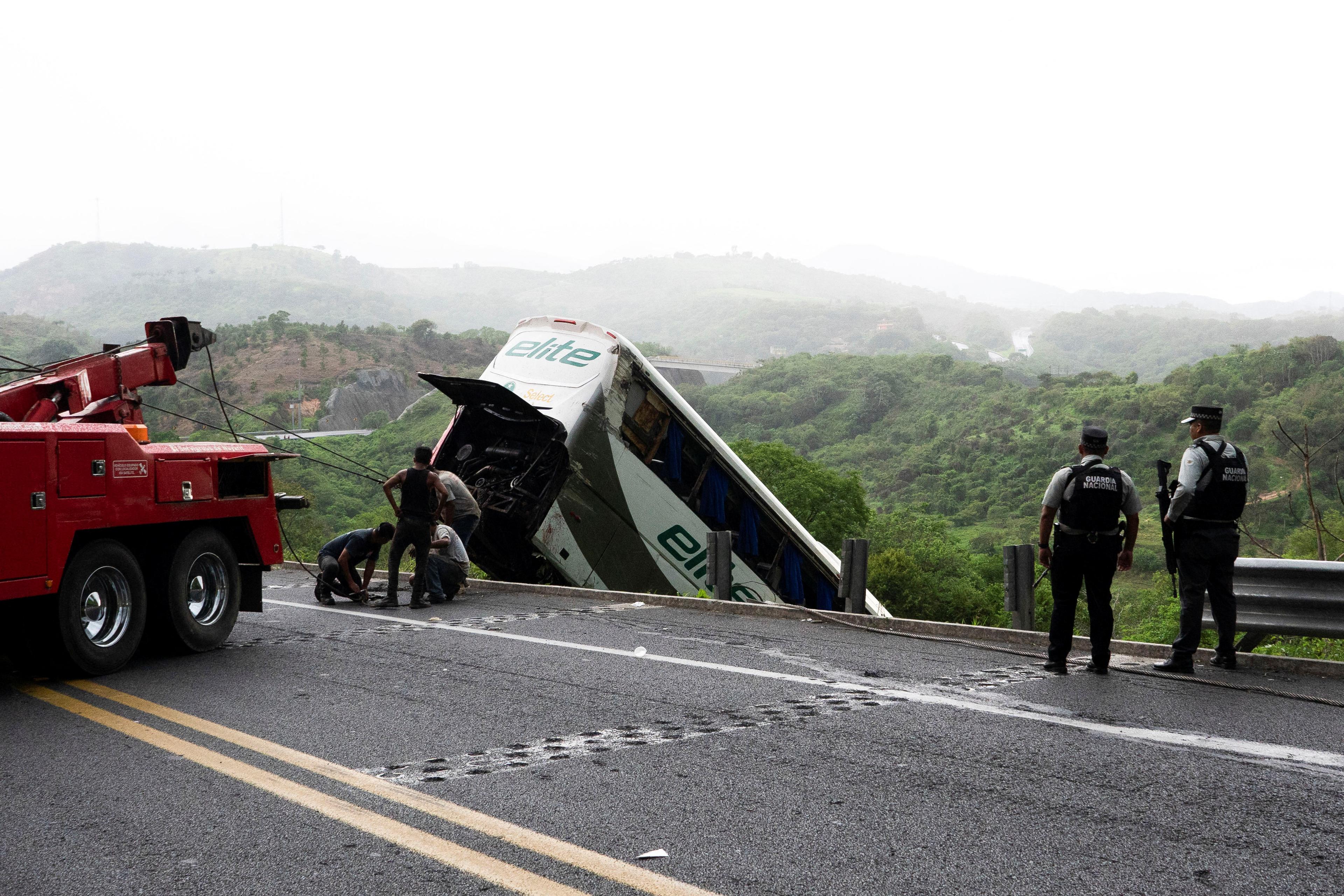 Mexico bus crash death toll rises to 18