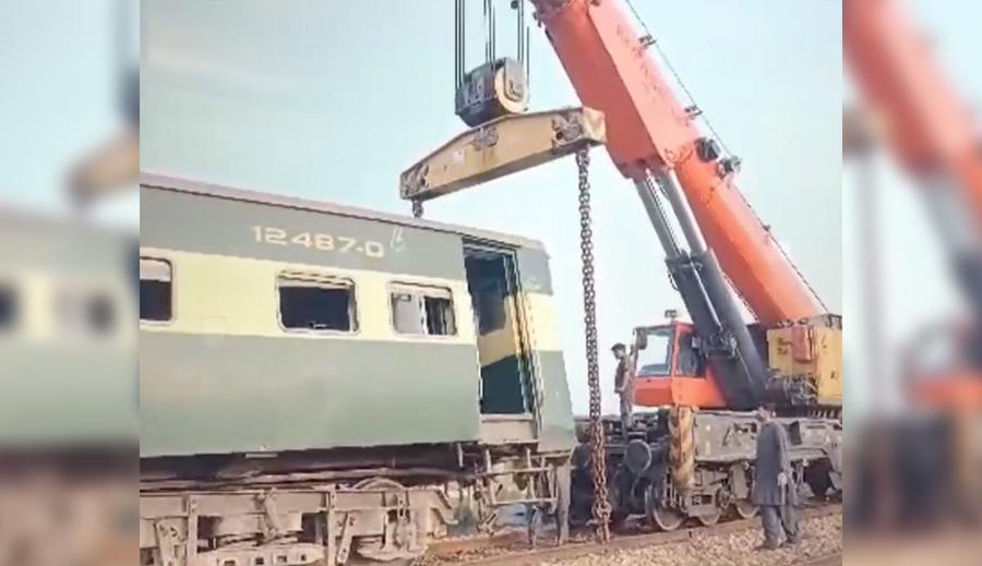 علامہ اقبال ایکسپریس کو حادثہ، 2 بوگیاں پٹری سے اترگئیں 